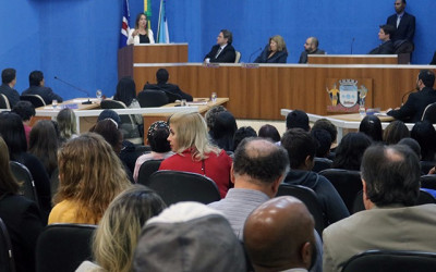 Aprovado programa Família Acolhedora e reajuste dos servidores da educação