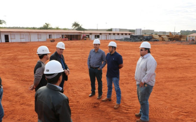Autoridades do município visitam obras do Hospital Regional