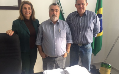 Deputado Eduardo Rocha visita prefeito e vice-prefeita de Água Clara