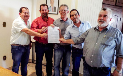 Prefeitos assinam edital de licitação para o transporte e transbordo de lixo