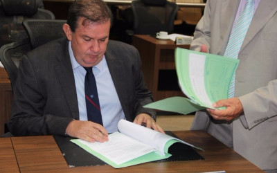 Proibição do uso de capacetes em estabelecimentos é aprovada por unanimidade