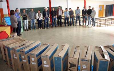 Prefeitura de Três Lagoas entrega ventiladores e materiais a escolas e CEIs
