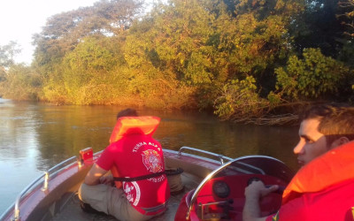 Bombeiros de Três Lagoas continuam buscas por adolescente que desapareceu no rio Verde
