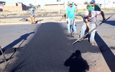  Prefeitura de Três Lagoas instala semáforo e lombada na Avenida Ponta Porã