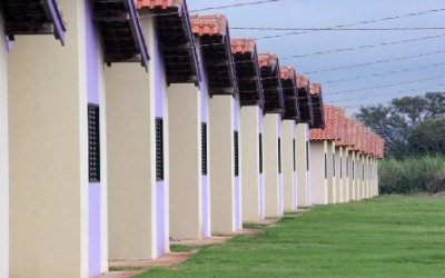 Famílias brasilandenses recebem a chave da casa própria
