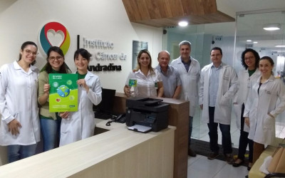 Unimed Andradina visita Instituto do Câncer e promove ação conjunta