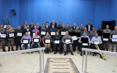 Câmara promove sessão para homenagear policiais civis e militares