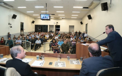 Deputado Eduardo Rocha participa de homenagens aos policiais
