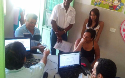 Equipe da Prefeitura tiram dúvidas sobre o Refis aos moradores do Debrasa