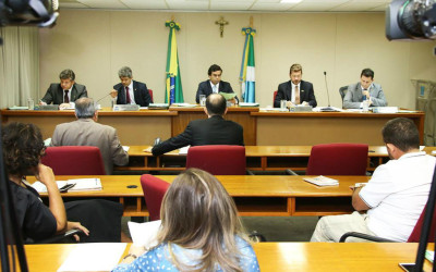Comissão de Constituição e Justiça aprova PEC que limita gastos do Executivo Estadual