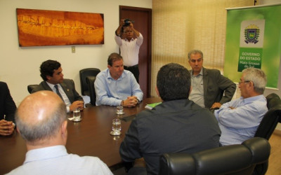 Deputado Eduardo Rocha acompanha agenda de prefeito de Cassilândia com governador