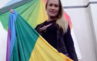 Travesti envolvida em briga desabafa no facebook 