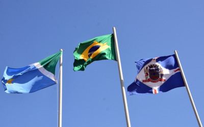 Escolas e CEIs prestam homenagem à Pátria em manifestações de civismo