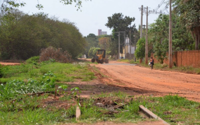 Prefeitura inicia limpeza do traçado da antiga linha férrea