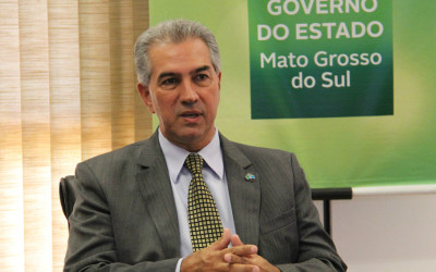 Reinaldo Azambuja sanciona reforma administrativa 