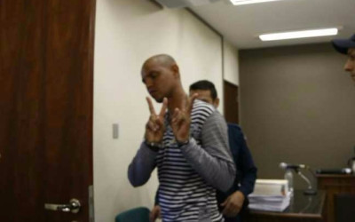 Condenado por 1ª caso de feminicídio em MS pega 26 anos de cadeia e faz 'V' de vitória