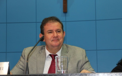 Sancionado projeto de Eduardo Rocha que proíbe uso de capacete em comércio