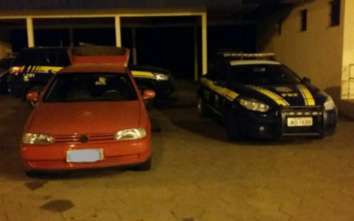 PRF apreende 100 kg de maconha em veículo estacionado em pátio de hotel