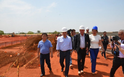 Prefeito e Governador visitam obras do Hospital e nova linha de produção da Fibria