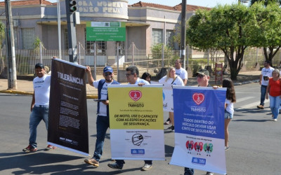 Semana Nacional de Trânsito é encerrada com passeata no centro da cidade