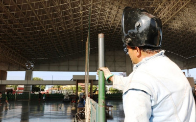 Com recursos próprios, SEJUVEL promove reparos no Poliesportivo Eduardo Milanez