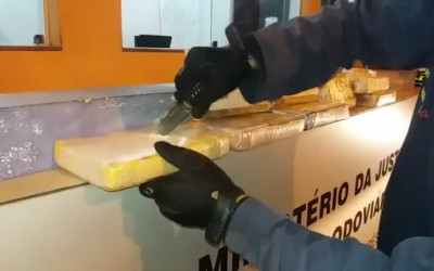 Polícia Rodoviária Federal apreende mais de 10kg de cocaína na BR-262