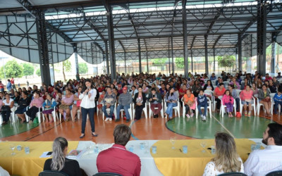 Vice-governadora anuncia cursos profissionalizantes para famílias do Vale Renda