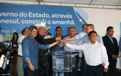 Governador assina ordem de serviço e destina máquinas para Sanesul de Três Lagoas
