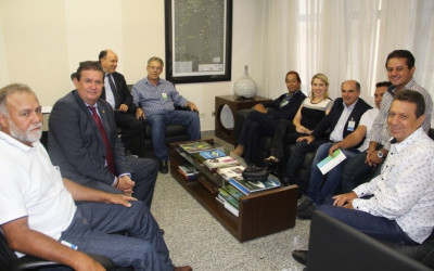 Vereadores e Prefeito de Paranaíba se reúnem com Eduardo Rocha e Junior Mochi