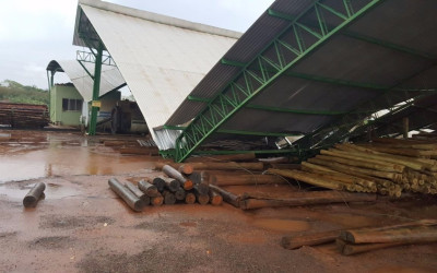 Vendaval acompanhado com granizo assusta população três-lagoense