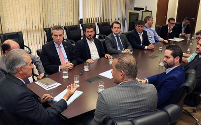 Governo convoca reunião e JBS anuncia retomada dos abates e manutenção de investimentos