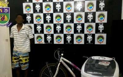 Policiais Militares de Água Clara prendem autor de furto e recuperam produtos