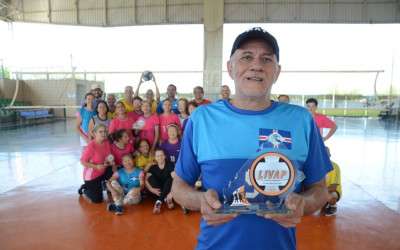 Vôlei adaptado ajuda na recuperação da saúde na melhor idade e se destaca em competições