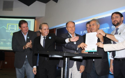Eduardo Rocha participa de sanção do projeto que aumenta tempo de incentivos para MS