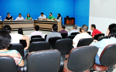 Akira e Cristina reúnem Abrasel, vigilância e fiscalização ambiental para discutir adequações no setor alimentício