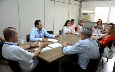 Representantes de principais empresas de telefonia reúne-se com assessor do Procon