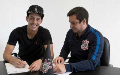 Corinthians anuncia renovação de contrato de Rodriguinho até 2019 