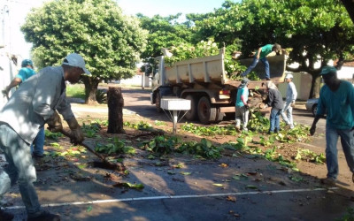 Após chuva, SEINTRA empenha equipes na limpeza de Três Lagoas