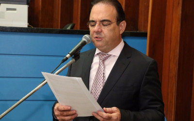 Projeto obriga escola a ter cadeira especial para alunos com deficiência e obesidade
