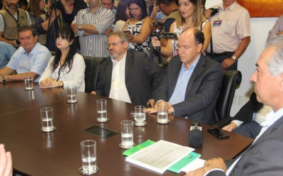 Deputado Eduardo Rocha acompanha anúncio das datas de pagamento do governo do Estado