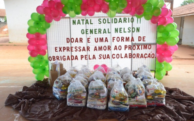 Escola promove Natal solidário e arrecada 31 cestas de alimentos