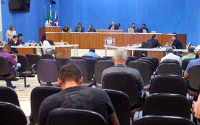 Câmara aprova projeto de lei que desobriga gestantes e obesos a passarem por catraca