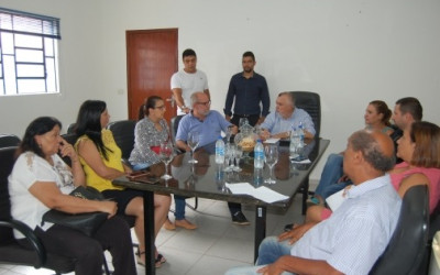 Prefeito anuncia reajuste salarial de 12% para os professores