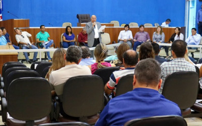 Vereadores e prefeito reúnem-se com senador Pedro Chaves na Câmara