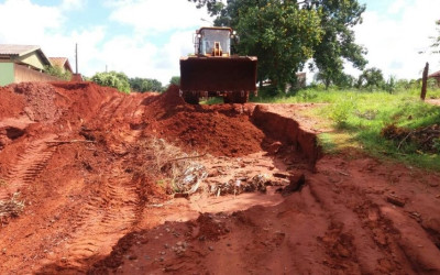 SEINTRA recupera vias afetadas pela chuva no Distrito do Arapuá