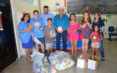 Rotary Kids entrega alimentos para o ‘Natal Solidário’