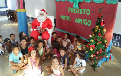 Servidores do CEI Profº Neife de Souza Lima se unem para presentear mais de 230 alunos