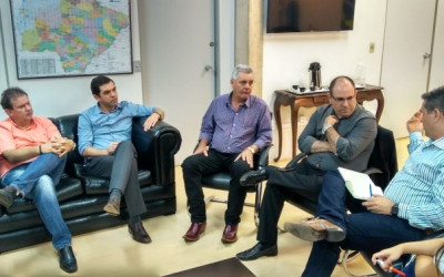 Eduardo Rocha intermedeia acordo de cooperação e garante estágio de medicina em Três Lagoas
