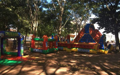 Prefeitura de Três Lagoas disponibiliza brinquedos infláveis na Lagoa Maior