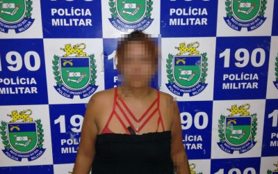 Presa em flagrante mulher confessa que matou o marido com golpes de faca